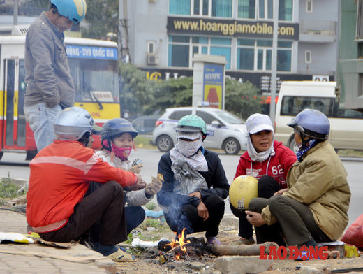 Hanoi people in the cold