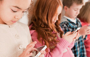 Children addicted to smartphones