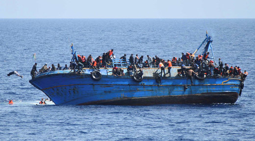  Refugees in capsizing boat