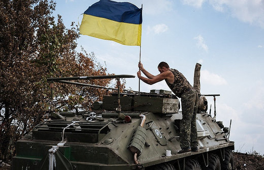 Ukraine soldier on Tank with flag