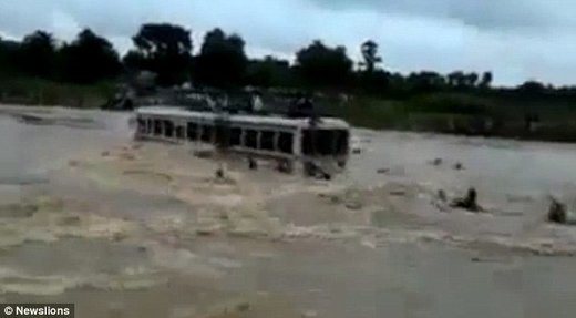 Bus swept away in Indian flood