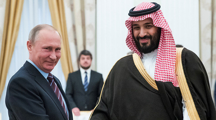 Vladimir Putin (L), Saudi Deputy Crown Prince Mohammed bin Salman