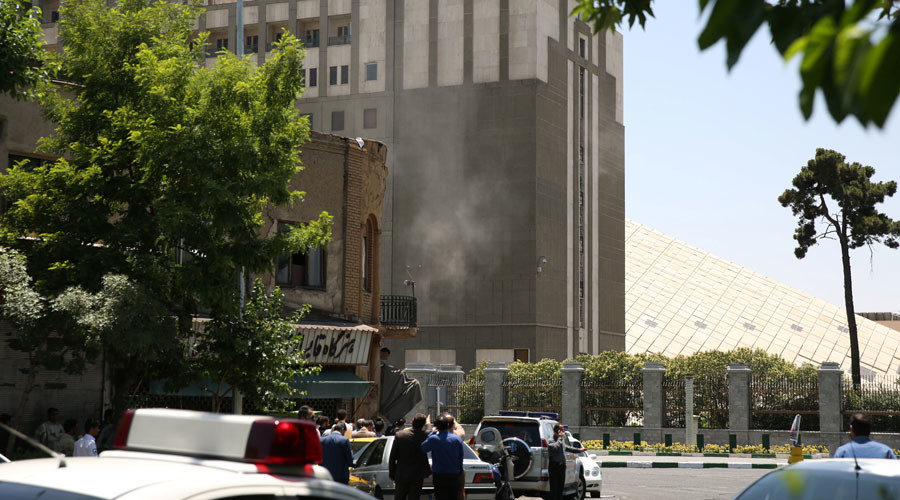 Nhấn để phóng to Smoke in central Tehran