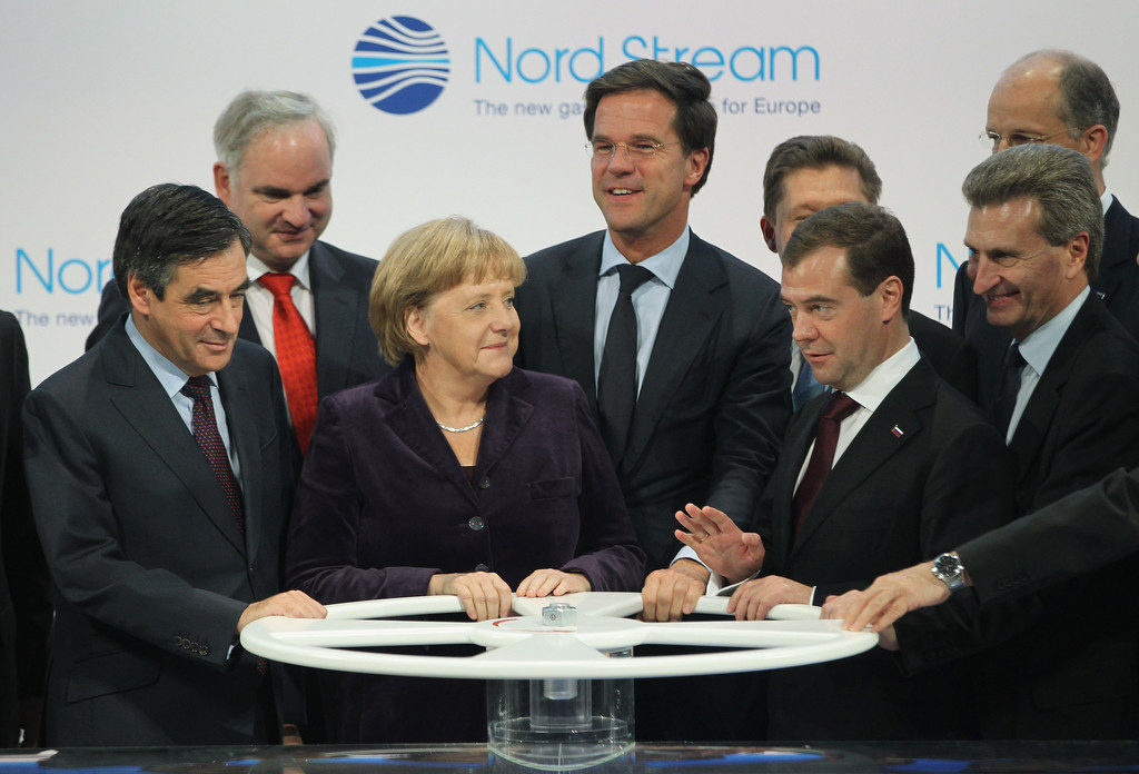 Nhấn để phóng to Merkel Medvedev Nord Stream