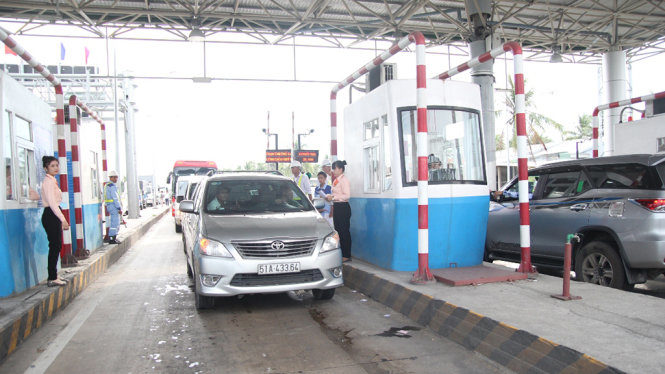 Cai Lậy highway toll collection point