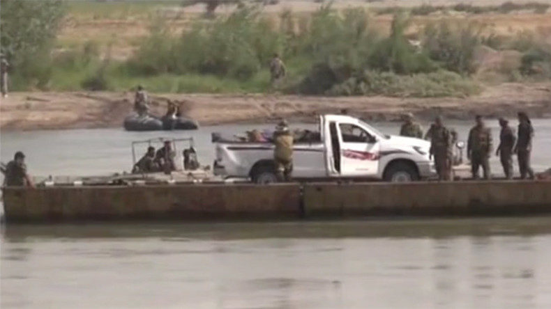 Syrian army cross Euphrates river