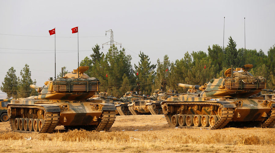 Turkey forces on Syria border