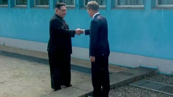 Kim Jong-un meets Moon Jae-in at border line