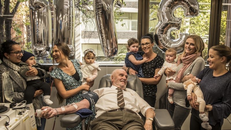 James Harrison (centre), surrounded by mothers of Anti-D babies at his final donation. L-R: Christine Damiandis and Georgio, Michelle Dibbs and Eloise, Tanya McLaren and Brianna, Sarah Doyle and Grace
