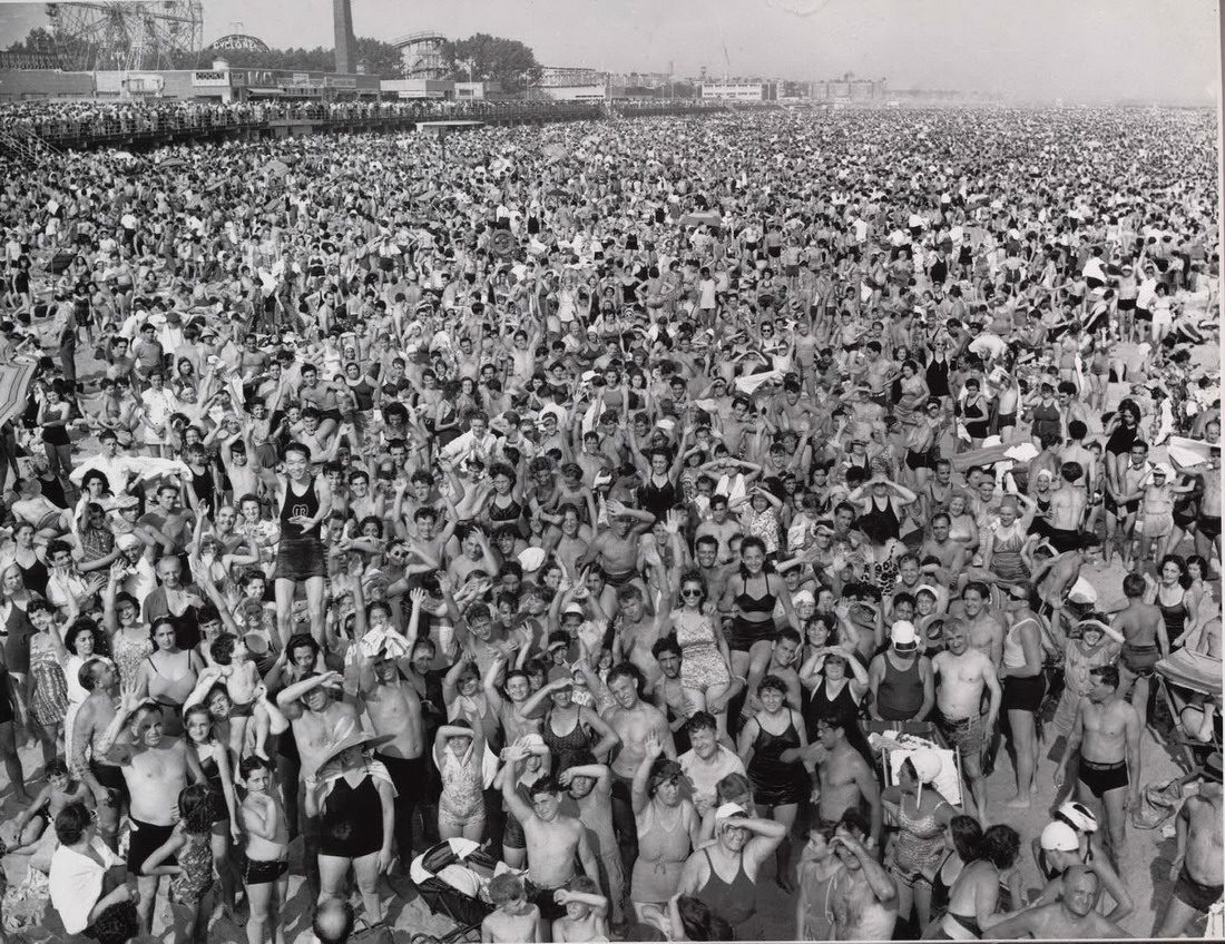 Nhấn để phóng to Coney Island Beach during the hot summer of 1940 July heatwave, 1940 weegee