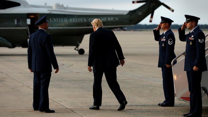 Trump boarding helicopter