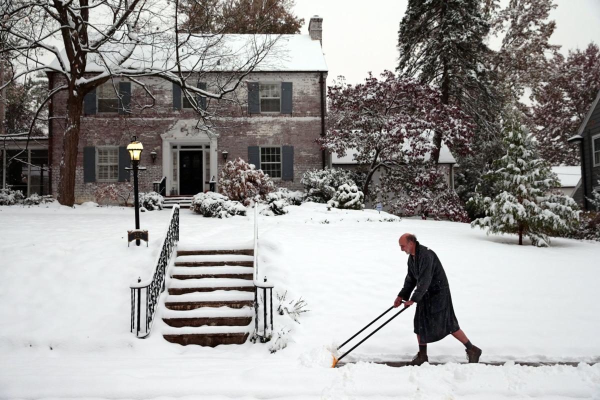 Webster Groves residents dig out of snowstorm