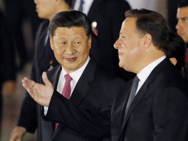 Chinese president Xi Jinping and Panamanian president Juan Carlos Varela