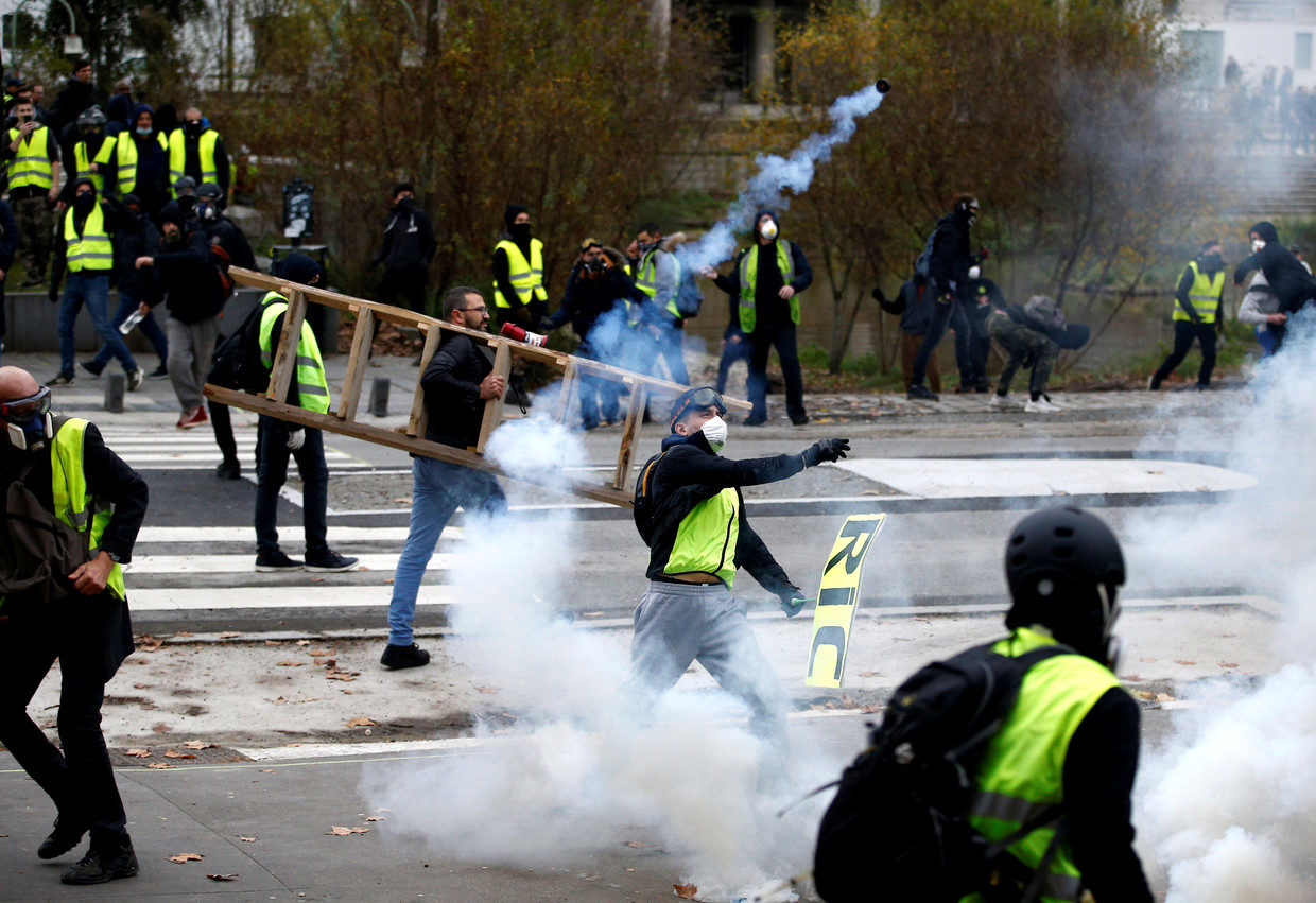 'Yellow vest' protesters