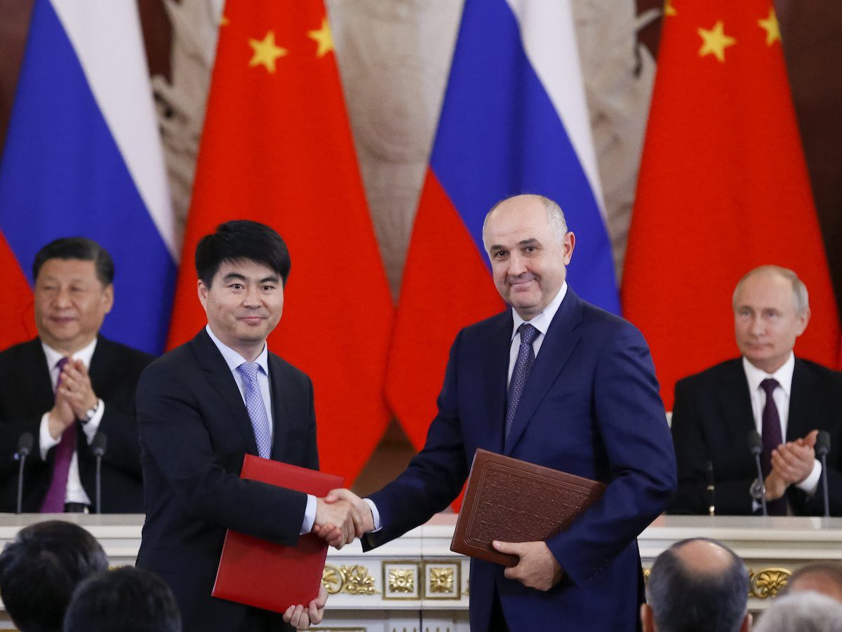 Huawei and MTS sign 5G agreement, witnessed by Putin and Xi