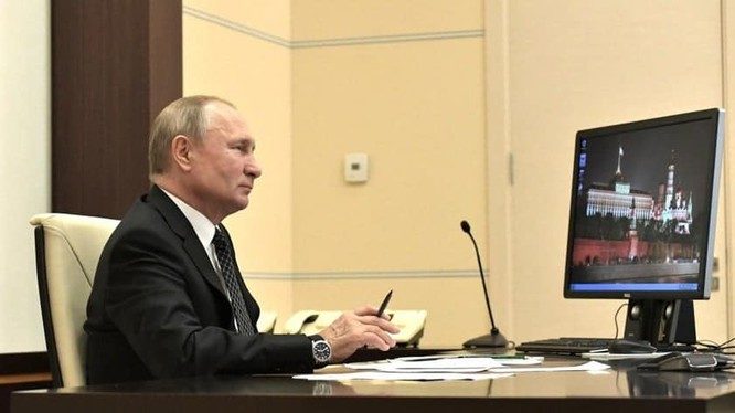 Putin using Windows XP