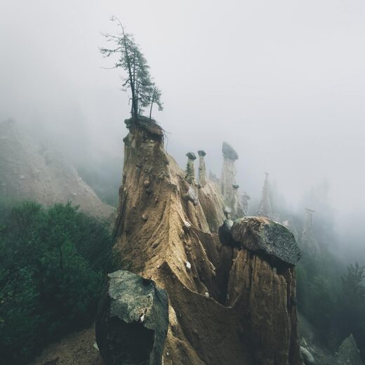 Nhấn để phóng to Earth pyramids